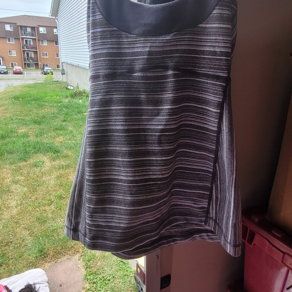 Lululemon Scoop Neck Tank size 4 gray & black - Picture 3 of 4